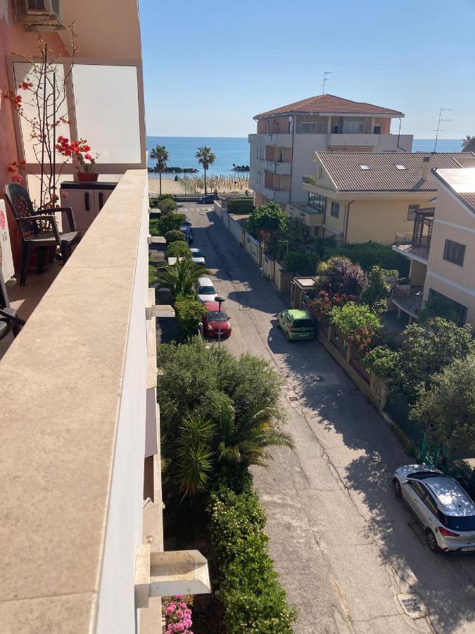 Ferienwohnung Teresa Al Mare Montesilvano Marina Exterior foto